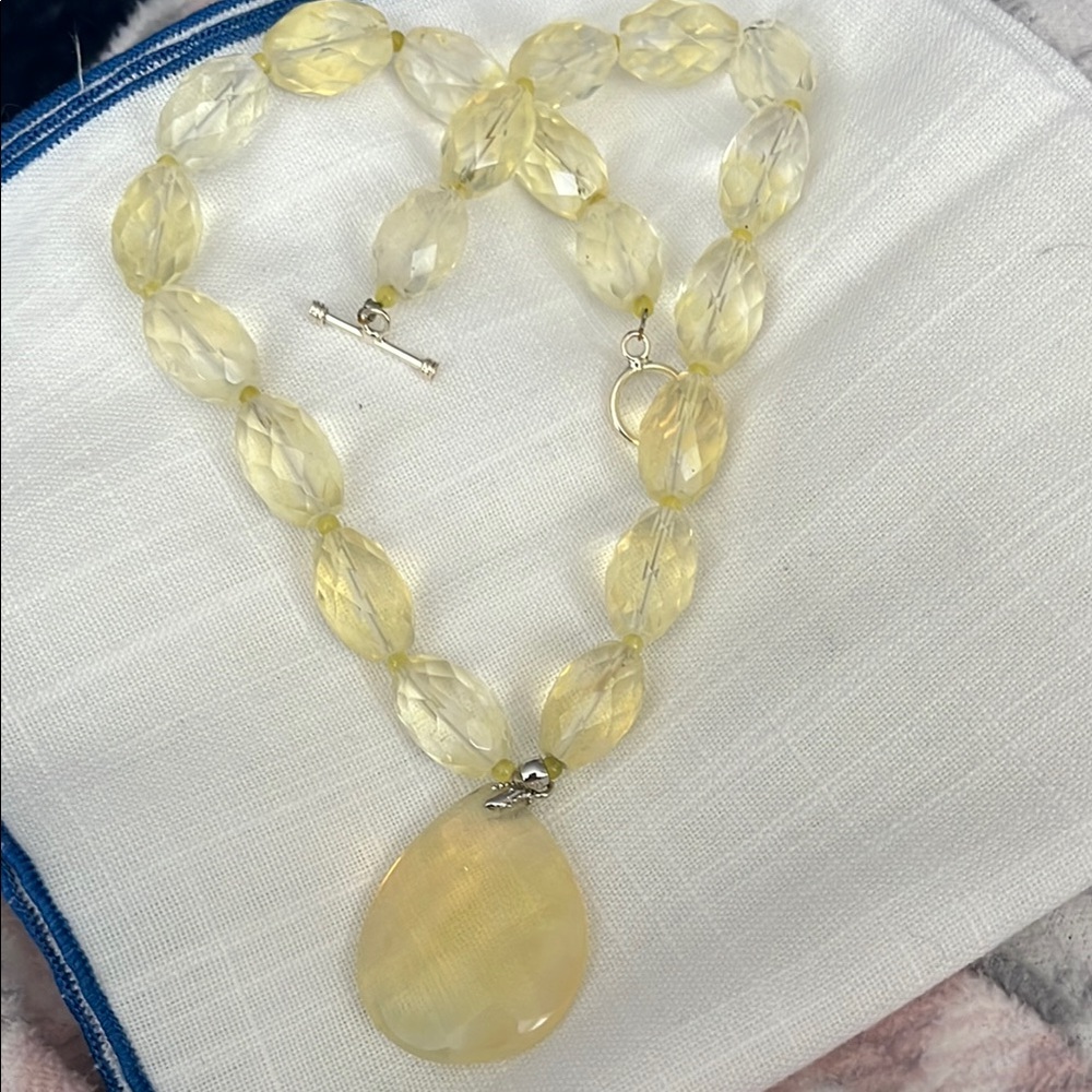 NWOT Pineapple Quartz toggle Necklace